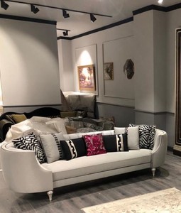 Casa Padrino Luxus Barock Sofa Silber / Antik Silber - Handgefertigtes Wohnzimmer Sofa - Edle Barock Wohnzimmer Möbel