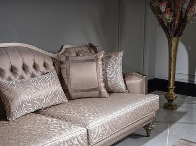 Casa Padrino Luxus Barock Wohnzimmer Sofa Rosa / Silber - Handgefertigtes Massivholz Sofa mit elegantem Muster und dekorativen Kissen - Wohnzimmer Möbel im Barockstil