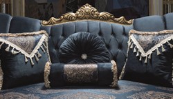 Casa Padrino Luxus Barock Sofa Blau / Gold 220 x 90 x H. 110 cm - Prunkvolles Wohnzimmer Sofa mit Glitzersteinen und dekorativen Kissen