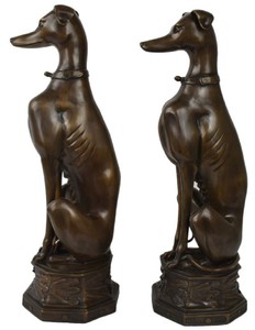 Casa Padrino Luxus Bronze Deko Skulpturen Hunde Bronzefarben 23 x 23 x H. 82 cm - Bronze Dekofiguren - Luxus Hotel & Restaurant Deko Accessoires
