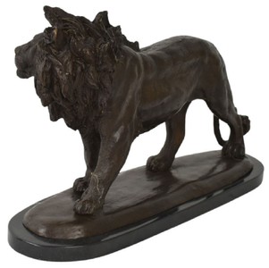 Casa Padrino Luxus Bronze Skulptur Löwe Bronzefarben / Schwarz 49 x 16 x H. 31 cm - Bronzefigur mit Marmorsockel - Dekofigur - Deko Accessoires - Luxus Kollektion