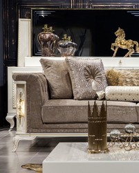 Casa Padrino sofá barroco de lujo gris / blanco / oro - Sofá de salón iluminado en estilo barroco - Muebles de salón barrocos - Noble y Magnífico