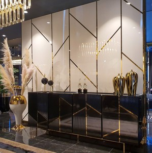 Casa Padrino Luxus Sideboard Schwarz / Gold 220 x 50 x H. 85 cm - Wohnzimmer Sideboard mit 4 Türen - Luxus Möbel