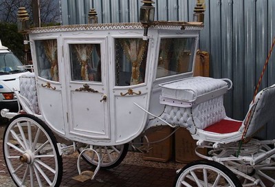 Casa Padrino baroque horse drawn carriage white / red / gold - Magnificent wedding carriage - Handmade carriage in baroque style - Noble & Magnificent