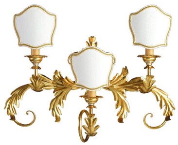 Casa Padrino lámpara de pared barroco de lujo oro / blanco 55 x 17 x A. 42 cm - Lámpara de pared de metal hecha a mano con pantallas - Lámparas de pared barrocos