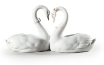 Casa Padrino figura di porcellana di lusso cigni bianco / multicolore 27 x 10 x A. 13 cm - Scultura decorativa di alta qualità - Qualità di prima classe - Fatto in Spagna