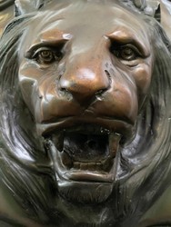 Casa Padrino luxury baroque wall fountain lion 79 x 46 x H. 91 cm - Magnificent bronze fountain - Baroque Garden & Terrace Accessories