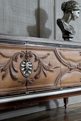 Casa Padrino buffet baroque de luxe avec 4 portes naturel / beige / marron / argent - Armoire en bois massif noble de style baroque - Mobilier Baroque