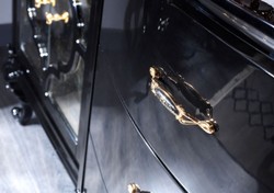 Casa Padrino credenza barocco di lusso nero / oro - Magnifico armadio in legno massello con 4 ante e 3 cassetti - Mobili Barocchi