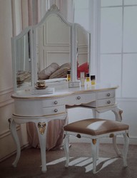 Casa Padrino Luxury Baroque Bedroom Set White / Gold - 1 Baroque Make Up Dresser & 1 Baroque Mirror & 1 Baroque Stool - Baroque Bedroom & Hotel Furniture - Luxury Quality - Made in Italy