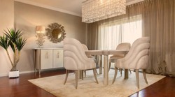 Casa Padrino set da sala da pranzo di lusso crema / taupe / grigio / oro - 1 Tavolo da Pranzo in Marmo e 4 Sedie da Pranzo con Tessuto Velluto - Mobili da sala da pranzo di lusso - Fatto in Italia