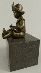 Casa Padrino Art Nouveau bronze sculpture boy with hat bronze / black 9 x H. 16 cm - Bronze Figure - Decorative Figure - Decorative Accessories