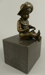 Casa Padrino Art Nouveau bronze sculpture boy with hat bronze / black 9 x H. 16 cm - Bronze Figure - Decorative Figure - Decorative Accessories
