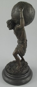 Casa Padrino Jugendstil Bronze Skulptur Mann mit Kugel Bronzefarben / Schwarz 15 x 15 x H. 33 cm - Bronzefigur - Dekofigur - Schreibtisch Deko Accessoires