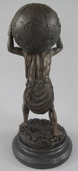 Casa Padrino escultura de bronce Art Nouveau hombre con bola bronce / negro 15 x 15 x A. 33 cm - Figura de Bronce - Figura Decorativa - Accesorios de Decoracion de Escritorio