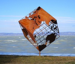 Casa Padrino sculpture de jardin de luxe en acier cube de terre rouille 152 x 130 x H. 170 cm - Décoration de jardin à la main résistant aux intempéries - Collection de Luxe