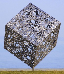 Casa Padrino scultura da giardino di lusso in acciaio inossidabile cubo argento 150 x 130 x A. 170 cm - Decorazione da giardino resistente alle intemperie fatta a mano - Collezione di Lusso