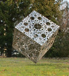 Casa Padrino scultura da giardino di lusso in acciaio inossidabile cubo argento 150 x 130 x A. 170 cm - Decorazione da giardino resistente alle intemperie fatta a mano - Collezione di Lusso