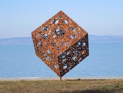 Casa Padrino scultura da giardino di lusso in acciaio cubo ruggine 150 x 130 x A. 170 cm - Decorazione da giardino resistente alle intemperie fatta a mano - Collezione di Lusso