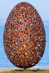 Casa Padrino scultura da giardino di lusso in acciaio uovo ruggine Ø 75 x A. 130 cm - Decorazione da giardino resistente alle intemperie fatta a mano - Collezione di Lusso