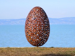 Casa Padrino scultura da giardino di lusso in acciaio uovo ruggine Ø 75 x A. 130 cm - Decorazione da giardino resistente alle intemperie fatta a mano - Collezione di Lusso