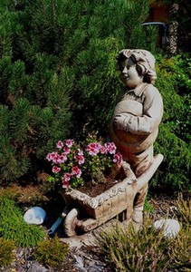 Casa Padrino Escultura Art Nouveau Niño con Carretilla Gris 54 x 35 x A. 88 cm - Figura de Decoración de Jardín - Accesorios de Decoración de Jardín y Terraza