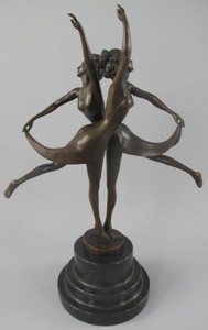 Casa Padrino Luxus Jugendstil Bronze Skulptur Tänzerinnen mit Marmorsockel Bronzefarben / Schwarz 24 x 13 x H. 36 cm - Bronzefigur - Dekofigur - Deko Accessoires