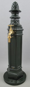 Casa Padrino columna de agua para jardín Art Nouveau verde 33 x 34 x A. 95 cm - Nostálgico dispensador de agua de aluminio con grifo de latón - Accesorios de decoración de jardín y terraza