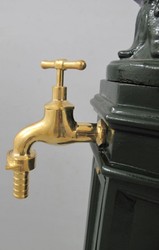 Casa Padrino Art Nouveau garden water column green 33 x 34 x H. 95 cm - Nostalgic aluminum water dispenser with brass faucet - Garden & patio decoration accessories