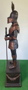 Casa Padrino Luxus Mittelalter Deko Bronze Skulptur Ritter mit Schwert 79 x 61 x H. 241 cm - Große Bronze Dekofigur mit Sockel - Mittelalter Deko Accessoires - Luxus Qualität