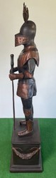 Casa Padrino sculpture décorative médiévale de luxe en bronze chevalier avec épée 79 x 61 x A. 241 cm - grande figure décorative en bronze avec piédestal - Accessoires décoratifs médiévaux