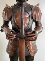 Casa Padrino sculpture décorative médiévale de luxe en bronze chevalier avec épée 79 x 61 x A. 241 cm - grande figure décorative en bronze avec piédestal - Accessoires décoratifs médiévaux