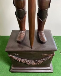 Casa Padrino sculpture décorative médiévale de luxe en bronze chevalier avec épée 79 x 61 x A. 241 cm - grande figure décorative en bronze avec piédestal - Accessoires décoratifs médiévaux