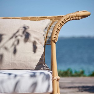 Casa Padrino Luxus Gartensofa mit Sitzkissen Naturfarben / Hellgrau 193 x 76 x H. 81 cm - Wetterbeständiges Garten & Terrassen Sofa - Garten & Terrassen Möbel - Luxus Qualität