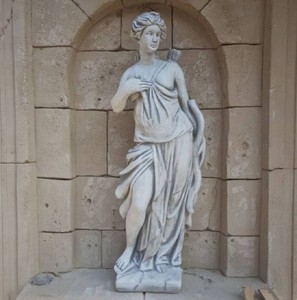 Casa Padrino Jugendstil Garten Deko Skulptur Frau mit Köcher Grau H. 141 cm - Elegante Garten Deko Stein Figur - Barock & Jugendstil Garten Deko Accessoires