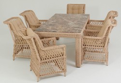 Casa Padrino set di mobili da giardino di lusso in rattan naturale / beige / marrone - 1 Tavolo da Pranzo da Giardino con Piano in Vetro Effetto Marmo e 6 Sedie da Giardino con Braccioli
