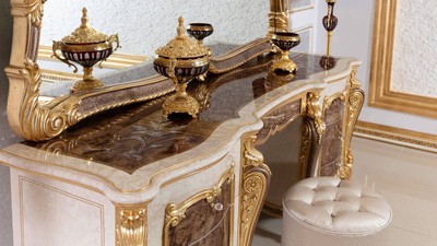 Casa Padrino Luxus Barock Schlafzimmer Set Weiß / Braun / Gold / Silber - 1 Barock Schminkkommode & 1 Barock Spiegel & 1 Barock Hocker - Barock Schlafzimmer Möbel - Edel & Prunkvoll
