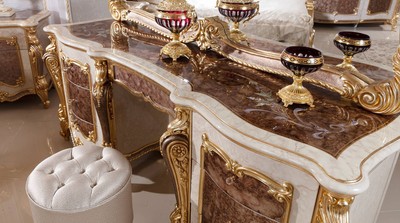 Casa Padrino Luxus Barock Schlafzimmer Set Weiß / Braun / Gold / Silber - 1 Barock Schminkkommode & 1 Barock Spiegel & 1 Barock Hocker - Barock Schlafzimmer Möbel - Edel & Prunkvoll