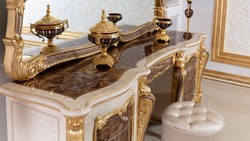 Casa Padrino luxury baroque bedroom set white / brown / gold / silver - 1 Baroque Make Up Dresser & 1 Baroque Mirror & 1 Baroque Stool - Baroque Bedroom Furniture - Noble & Magnificent