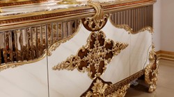Casa Padrino luxury baroque furniture set white / brown / gold - 1 Baroque Sideboard with 4 Doors & 1 Baroque Wall Mirror - Handmade baroque furniture - Noble & Magnificent
