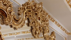 Casa Padrino luxury baroque furniture set white / brown / gold - 1 Baroque Sideboard with 4 Doors & 1 Baroque Wall Mirror - Handmade baroque furniture - Noble & Magnificent