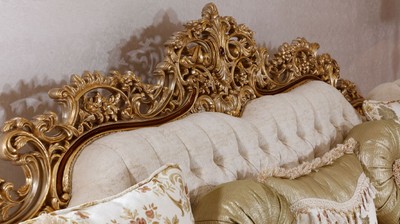 Casa Padrino Luxus Barock Sofa Weiß / Mehrfarbig / Braun / Gold - Prunkvolles Wohnzimmer Sofa mit elegantem Muster - Barock Wohnzimmer & Hotel Möbel - Edel & Prunkvoll