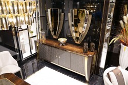 Casa Padrino conjunto de muebles de lujo marrón / plata / oro - 1 Aparador de Lujo con 4 Puertas y 2 Espejos de Pared de Lujo - Muebles de lujo modernos