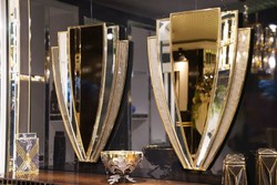 Casa Padrino conjunto de muebles de lujo marrón / plata / oro - 1 Aparador de Lujo con 4 Puertas y 2 Espejos de Pared de Lujo - Muebles de lujo modernos