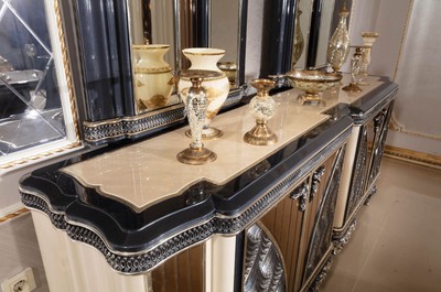 Casa Padrino Luxus Barock Möbel Set Beige / Schwarz / Gold - 1 Barock Sideboard mit 4 Türen & 2 Barock Wandspiegel - Handgefertigte Barock Möbel - Edel & Prunkvoll