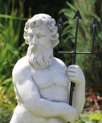 Casa Padrino sculpture Art Nouveau gargouille neptune avec poisson gris / noir 35 x 35 x H. 123 cm - Elégante figure de pierre gargouille - Accessoires de Décoration de Jardin Art Nouveau