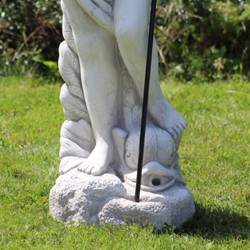 Casa Padrino sculpture Art Nouveau gargouille neptune avec poisson gris / noir 35 x 35 x H. 123 cm - Elégante figure de pierre gargouille - Accessoires de Décoration de Jardin Art Nouveau
