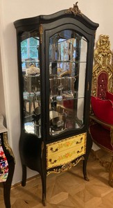 Casa Padrino vitrina barroco negro / multicolor / oro / latón - Vitrina de madera maciza hecha a mano con puerta de cristal y 2 cajones - Muebles Barrocos