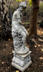 Casa Padrino Sculpture de Décoration de Jardin Art Nouveau Femme Gris Antique 44 x 44 x H. 130 cm - Décoration de Jardin Elégante Figure - Accessoires de Décoration de Jardin Baroque & Art Nouveau