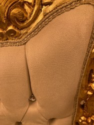 Casa Padrino sedia trono barocco crema / oro - Sedia da pranzo fatta a mano con schienale alto con tessuto in velluto e strass - Mobili da pranzo barocchi